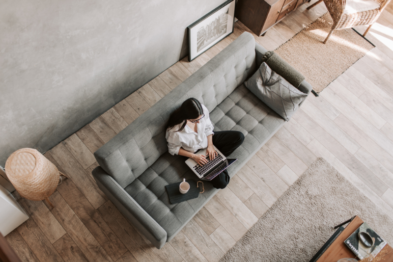 Women on the sofa working from home.